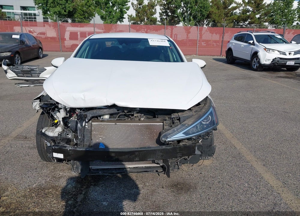 2020 HYUNDAI ELANTRA VIN: 5NPD84LF7LH589203