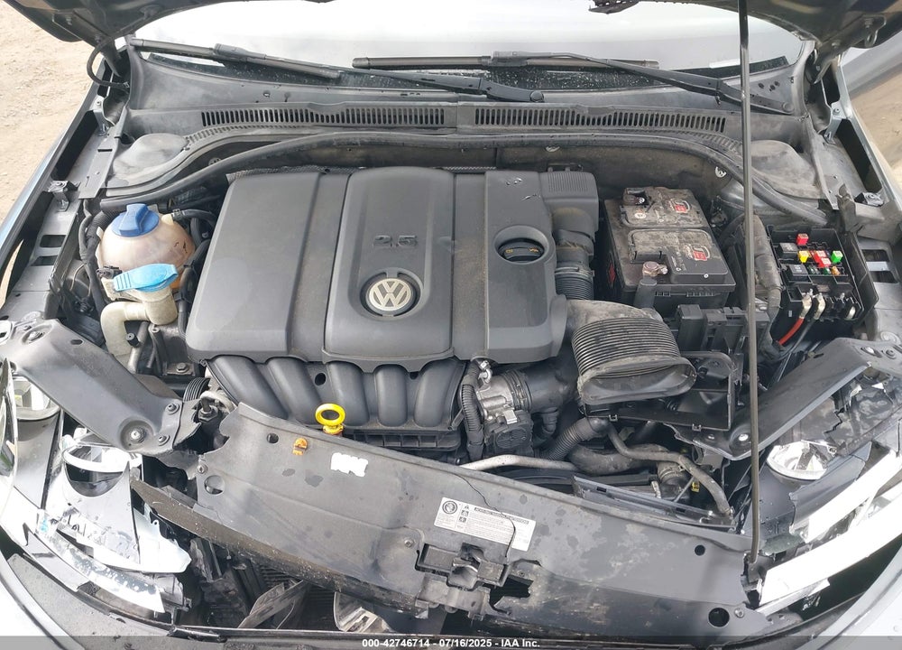 2011 VOLKSWAGEN JETTA VIN: 3VWDZ7AJ9BM325475