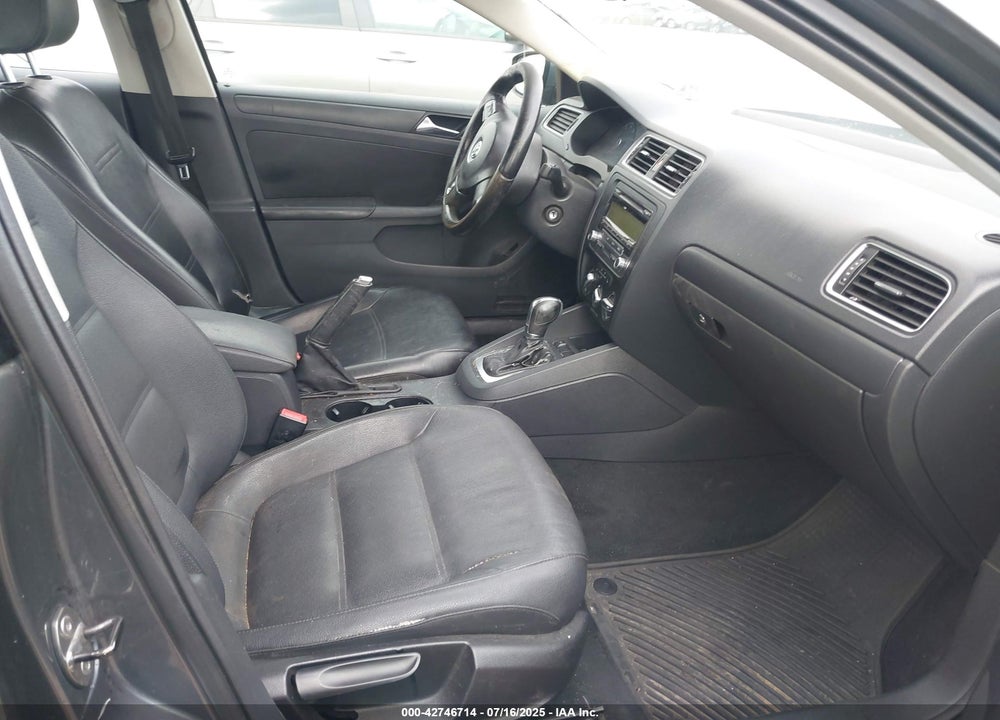 2011 VOLKSWAGEN JETTA VIN: 3VWDZ7AJ9BM325475
