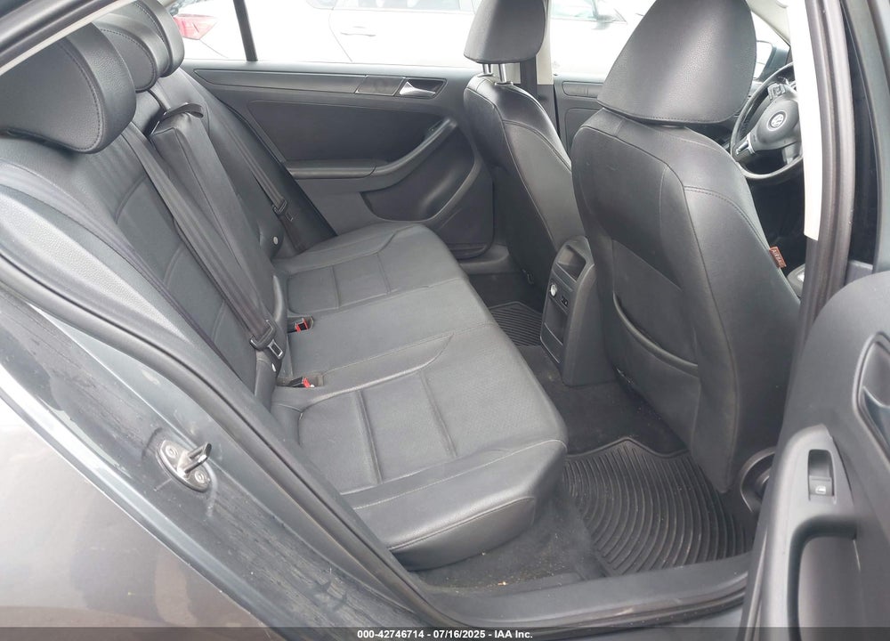 2011 VOLKSWAGEN JETTA VIN: 3VWDZ7AJ9BM325475
