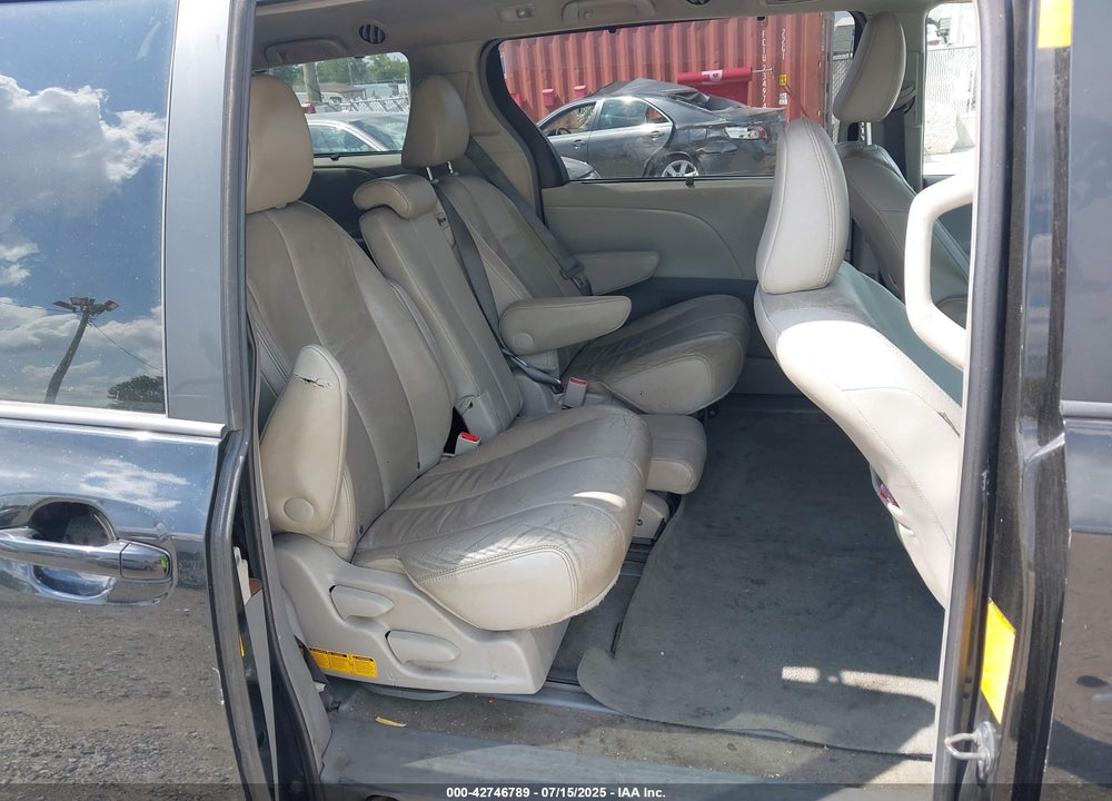 2014 TOYOTA SIENNA VIN: 5TDYK3DC2ES466214