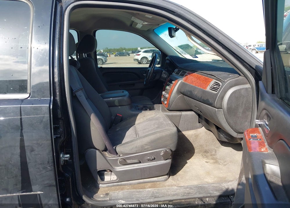 2011 CHEVROLET TAHOE VIN: 1GNSCAE05BR380084