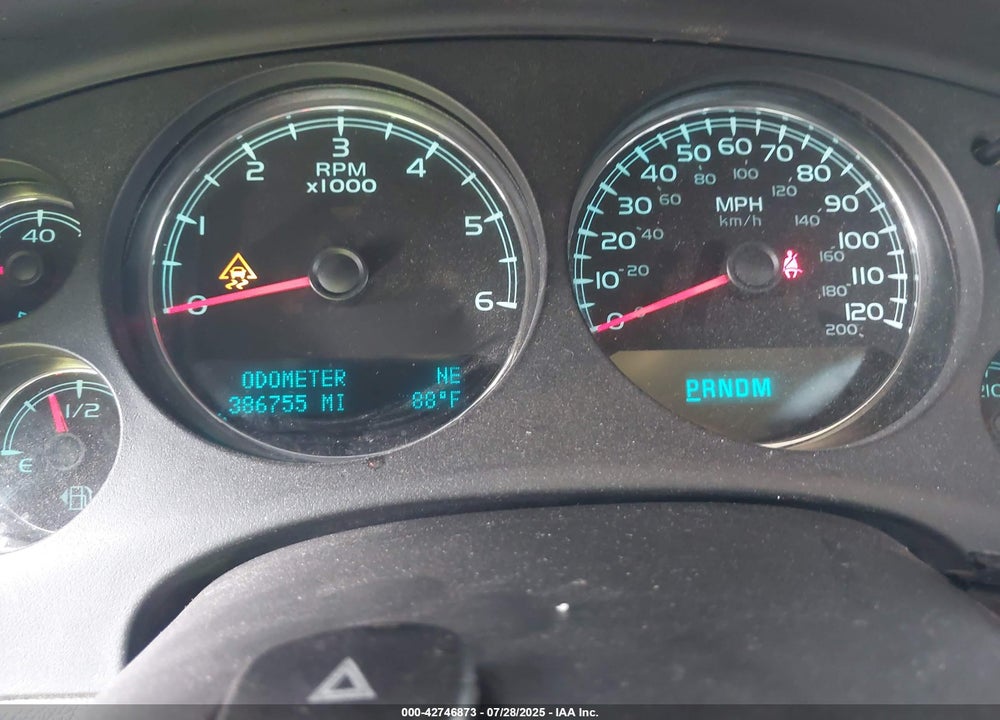 2011 CHEVROLET TAHOE VIN: 1GNSCAE05BR380084