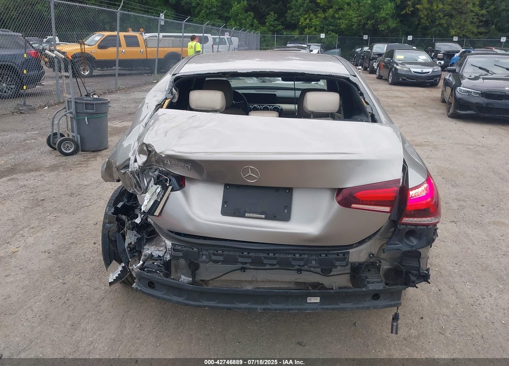 2019 MERCEDES-BENZ A 220 VIN: WDD3G4EB4KW020915
