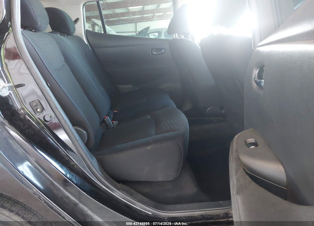2015 NISSAN LEAF S VIN: 1N4AZ0CP8FC322529