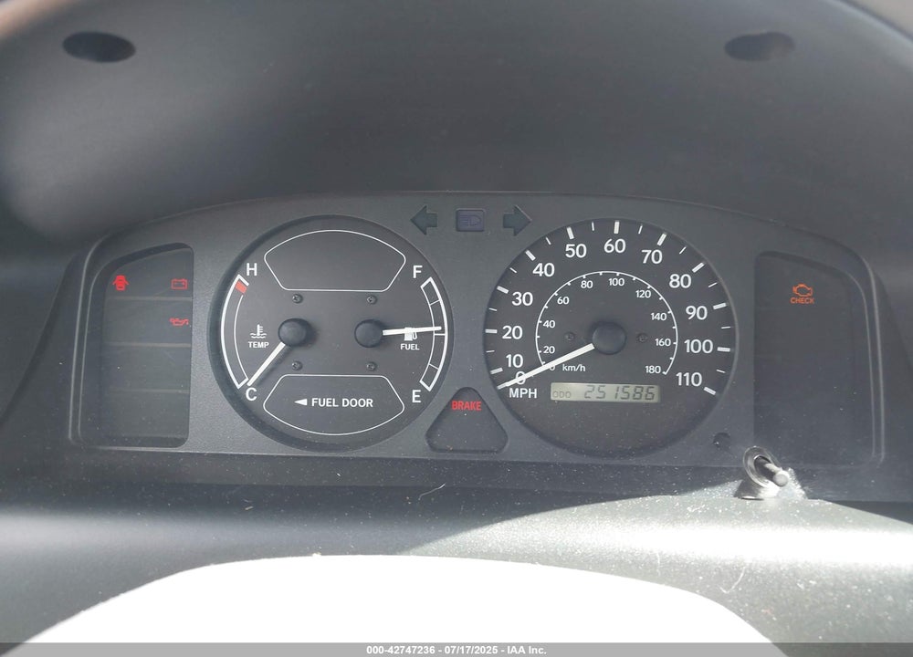 1998 CHEVROLET PRIZM LSI VIN: 1Y1SK5283WZ409404