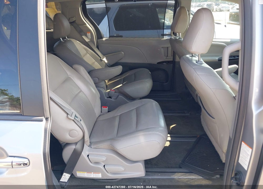 2017 TOYOTA SIENNA XLE 7 PASSENGER VIN: 5TDDZ3DC5HS183708