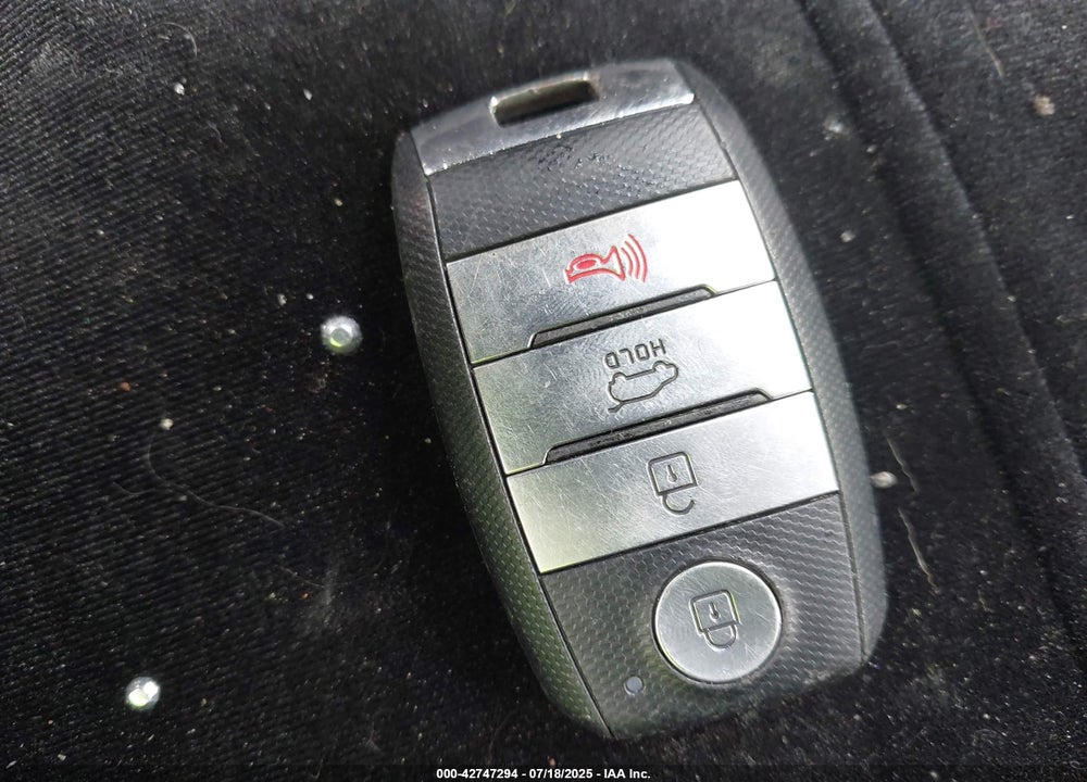 2017 KIA SORENTO VIN: 5XYPHDA52HG321827