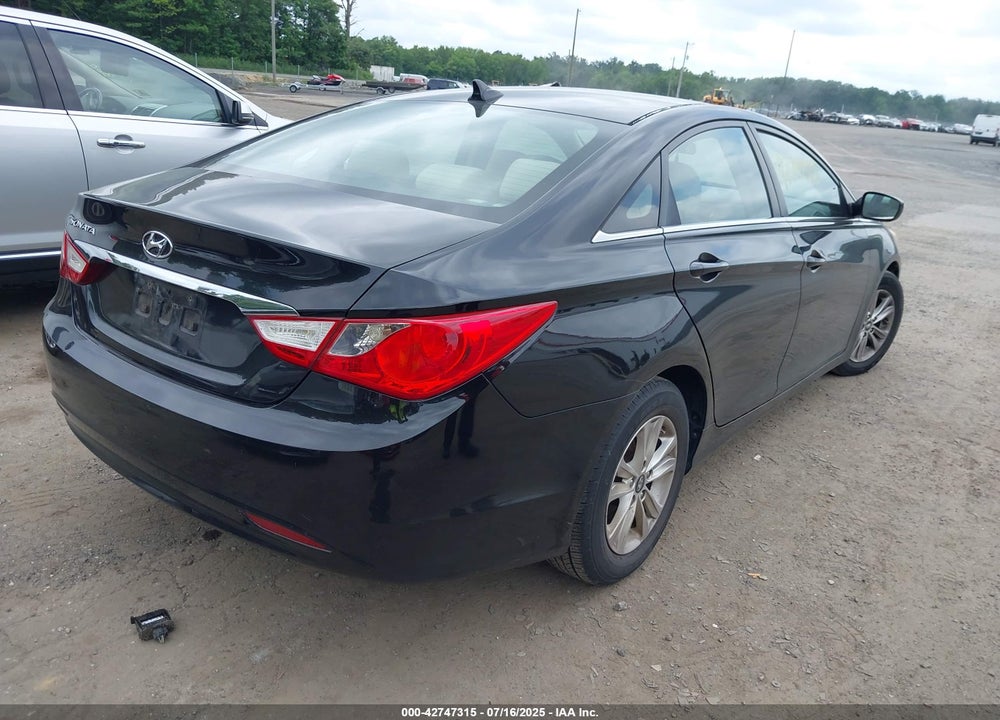 2011 HYUNDAI SONATA VIN: 5NPEB4AC3BH068122