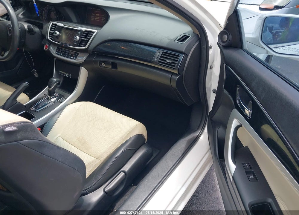 2015 HONDA ACCORD VIN: 1HGCT1B80FA015261