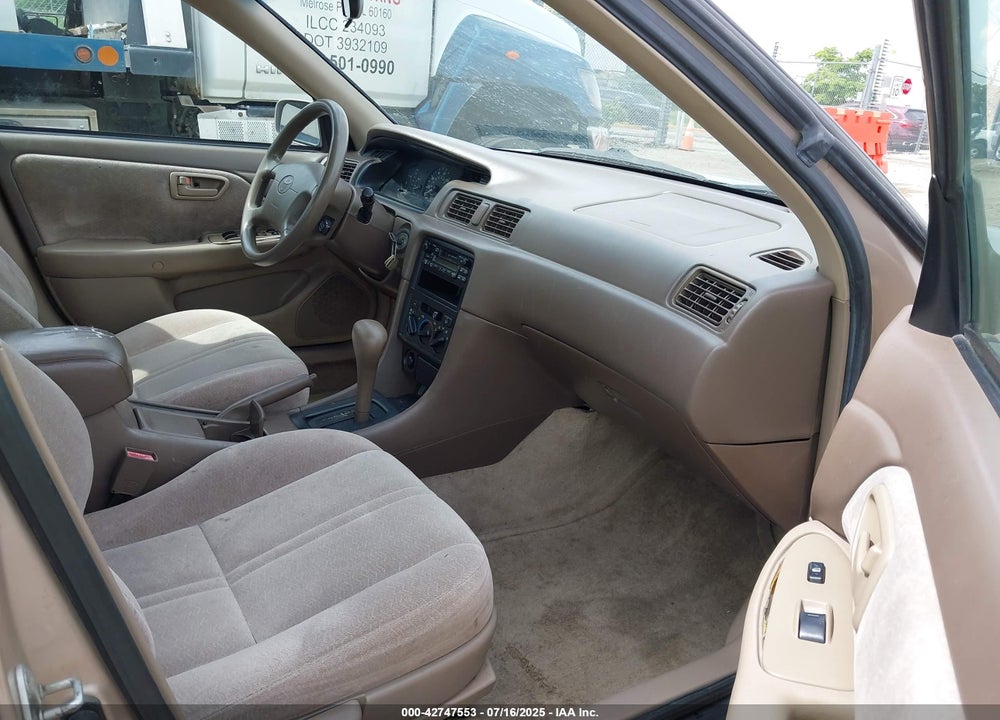 1999 TOYOTA CAMRY LE VIN: 4T1BG22K0XU425408
