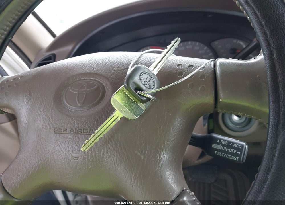 2001 TOYOTA SEQUOIA LIMITED V8 VIN: 5TDBT48A61S009806