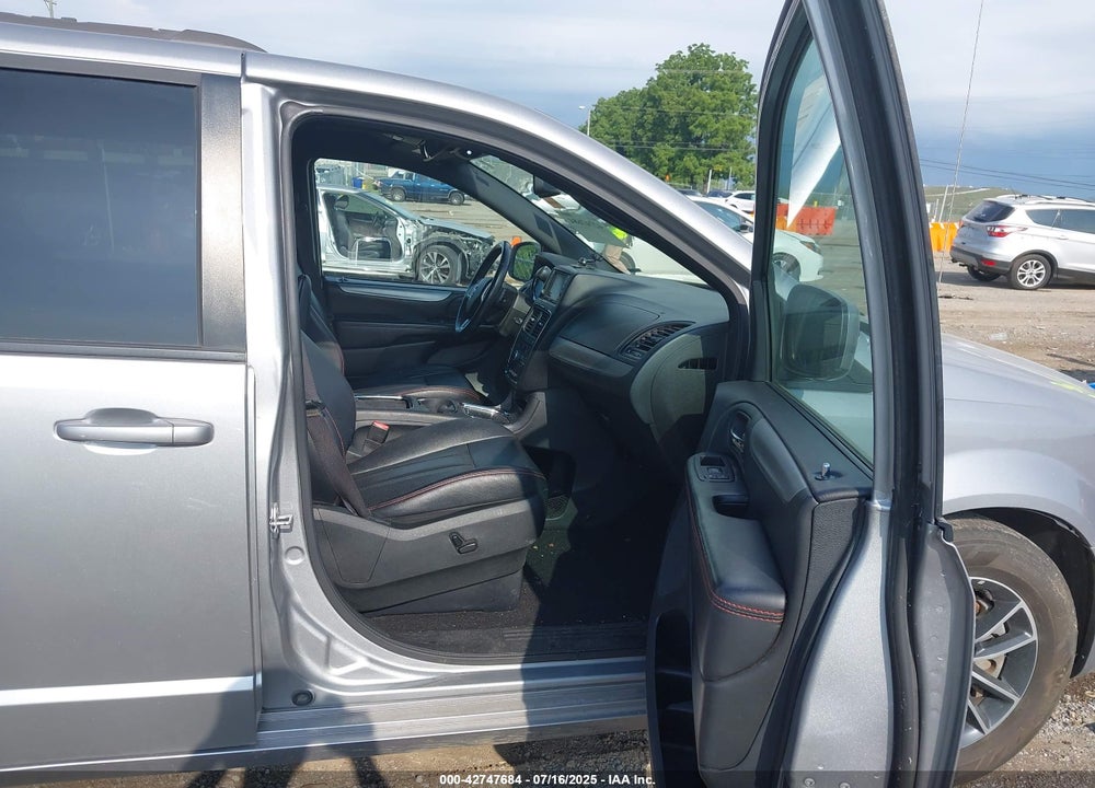 2018 DODGE GRAND CARAVAN VIN: 2C4RDGEG2JR147762