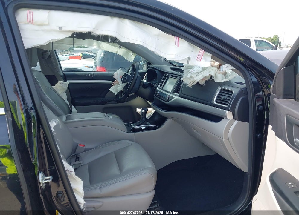 2015 TOYOTA HIGHLANDER VIN: 5TDJKRFH4FS111043