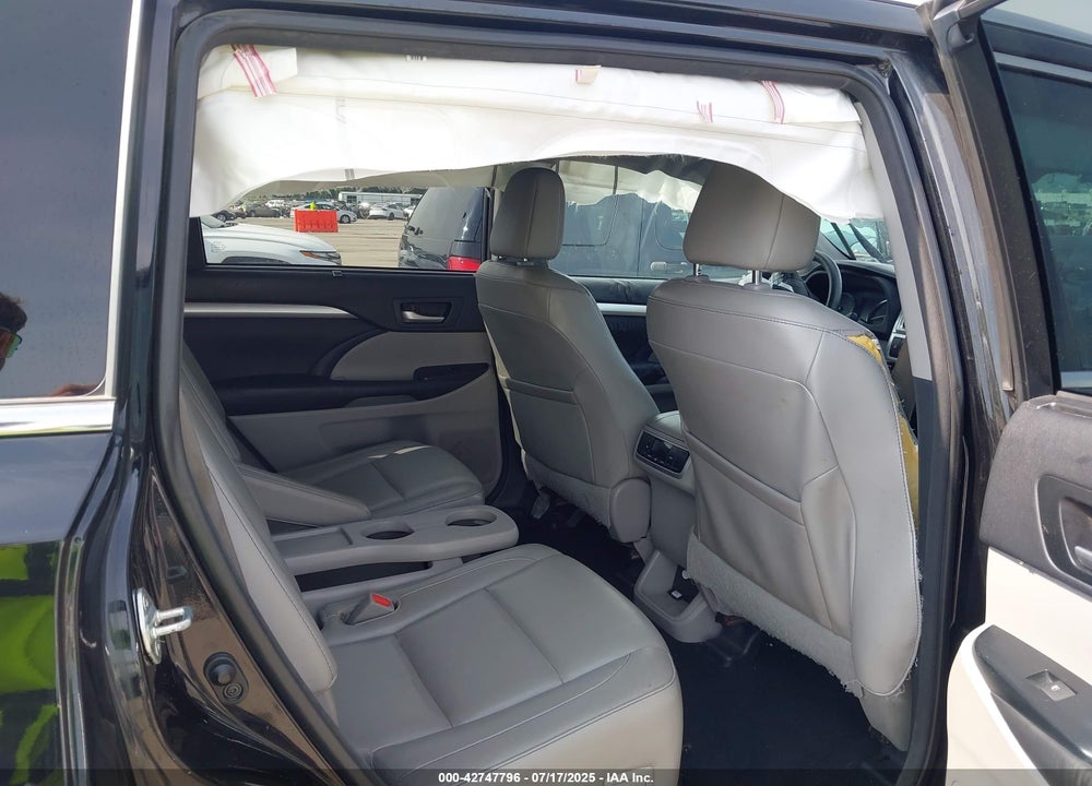 2015 TOYOTA HIGHLANDER VIN: 5TDJKRFH4FS111043