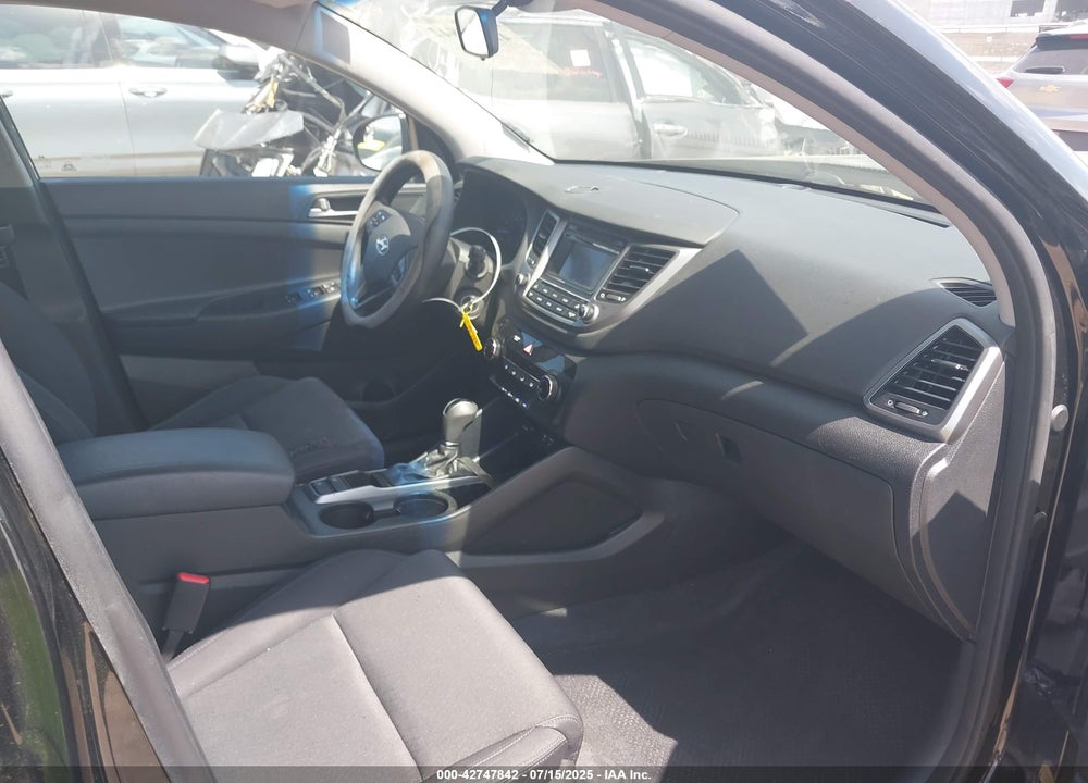 2017 HYUNDAI TUCSON VIN: KM8J33A40HU534565
