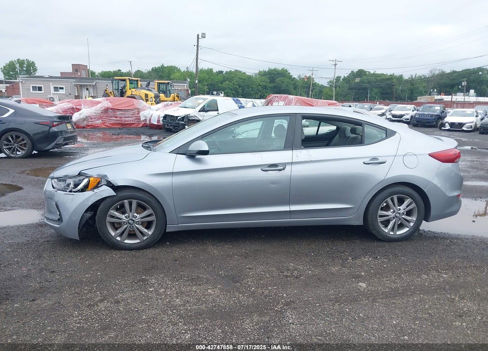 2017 HYUNDAI ELANTRA VIN: 5NPD84LF1HH034562