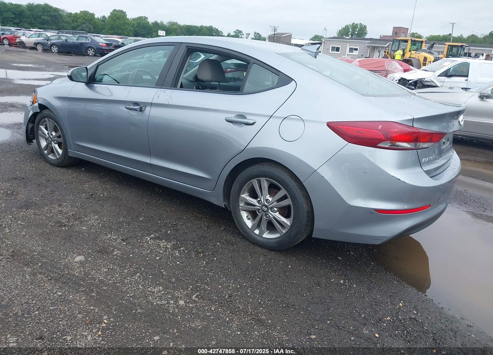 2017 HYUNDAI ELANTRA VIN: 5NPD84LF1HH034562