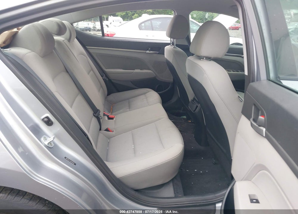 2017 HYUNDAI ELANTRA VIN: 5NPD84LF1HH034562