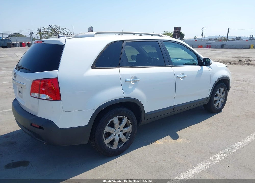 2013 KIA SORENTO VIN: 5XYKT3A61DG317094