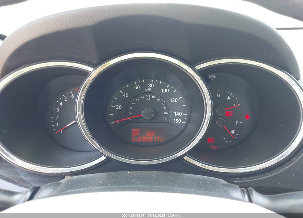 2013 KIA SORENTO VIN: 5XYKT3A61DG317094