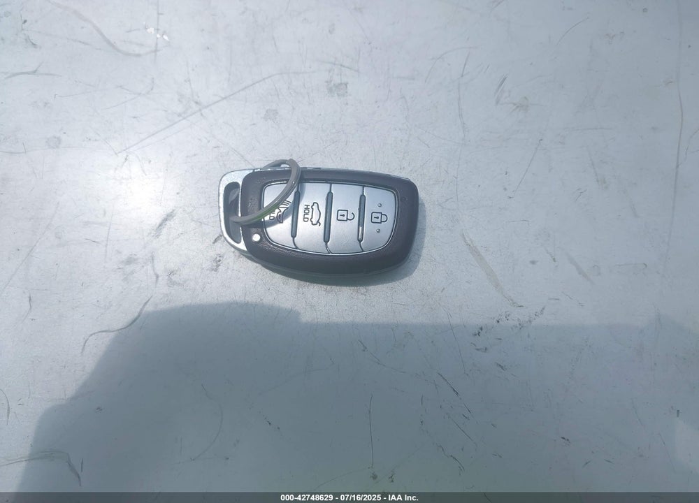 2018 HYUNDAI ELANTRA VIN: KMHD04LB2JU540915