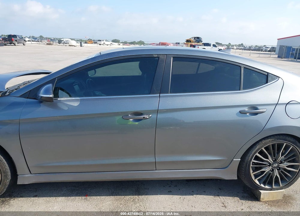 2018 HYUNDAI ELANTRA VIN: KMHD04LB3JU534041