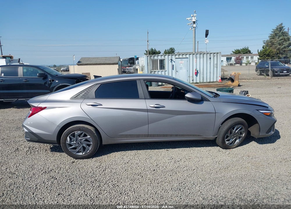 2024 HYUNDAI ELANTRA HYBRID VIN: KMHLM4DJ7RU113537