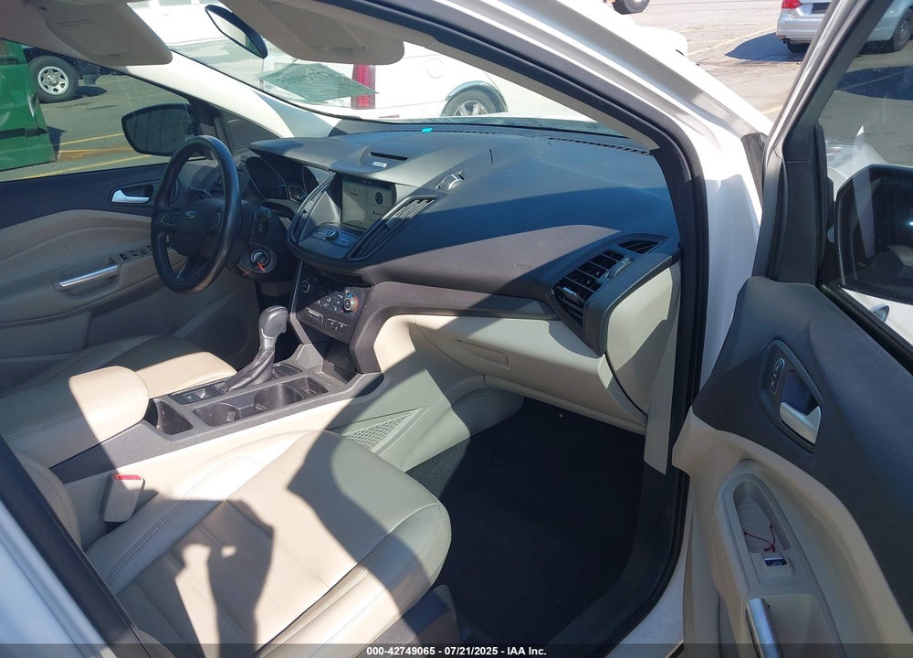 2017 FORD ESCAPE VIN: 1FMCU0GD7HUE43563