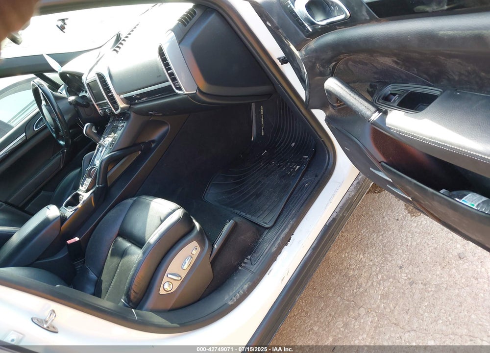 2014 PORSCHE CAYENNE DIESEL VIN: WP1AF2A22ELA34301