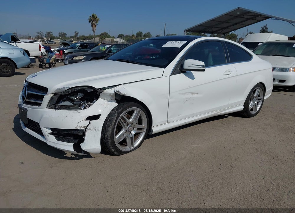 2015 MERCEDES-BENZ C CLASS VIN: WDDGJ4HB4FG367661