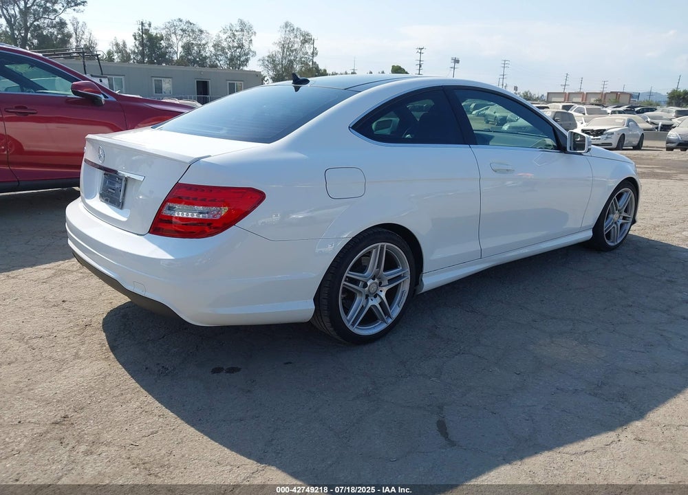 2015 MERCEDES-BENZ C CLASS VIN: WDDGJ4HB4FG367661