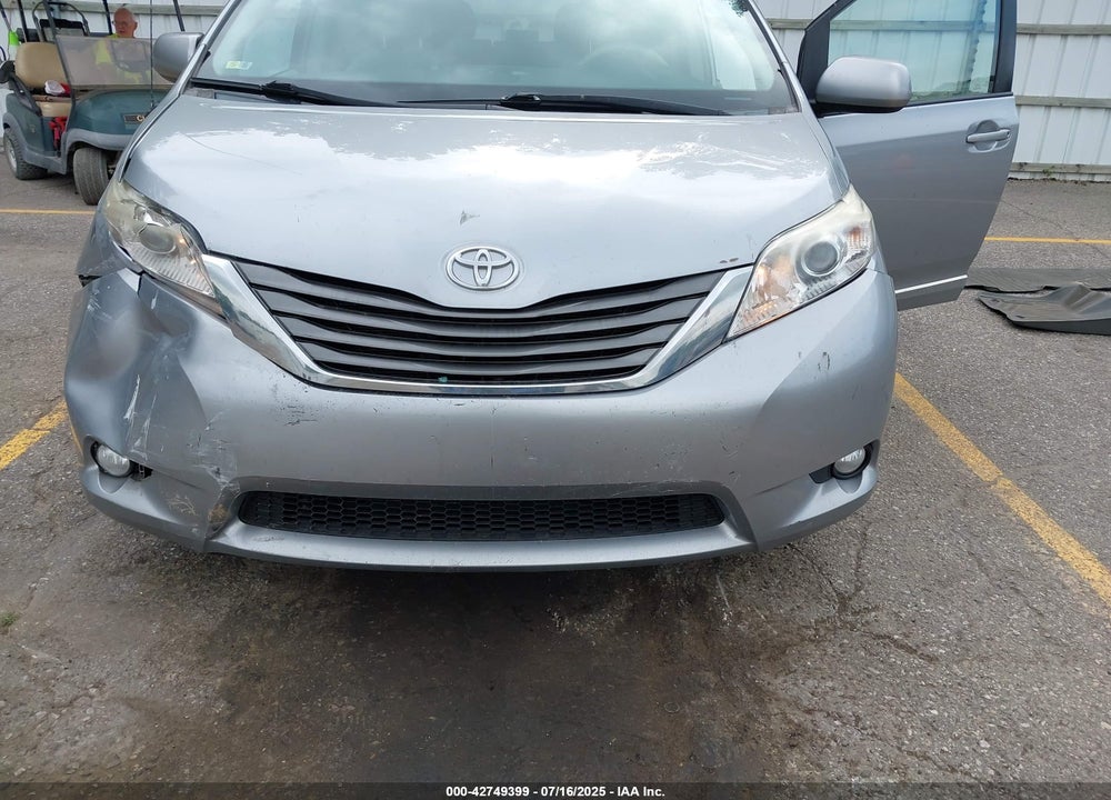 2014 TOYOTA SIENNA XLE V6 8 PASSENGER VIN: 5TDYK3DC3ES445310