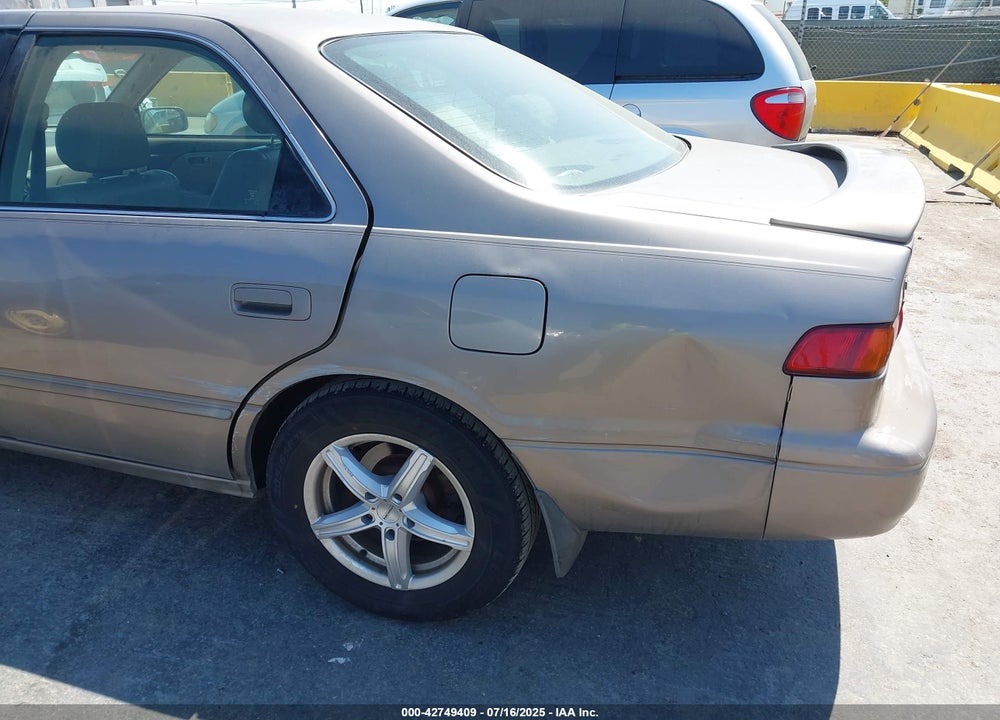 1999 TOYOTA CAMRY LE V6 VIN: 4T1BF22K5XU932131