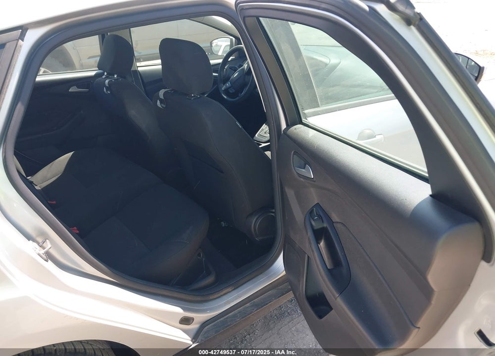 2017 FORD FOCUS VIN: 1FADP3K27HL286085