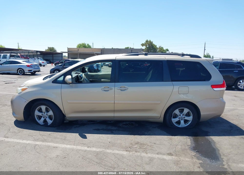 2011 TOYOTA SIENNA LE V6 VIN: 5TDKK3DC9BS169457