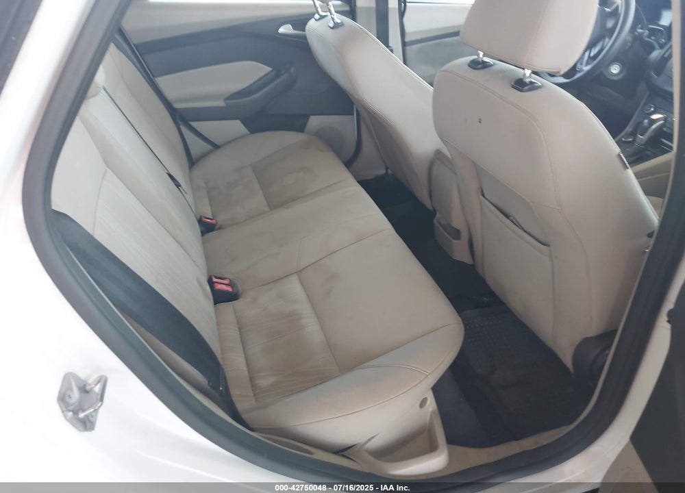 2016 FORD FOCUS VIN: 1FADP3F27GL272129