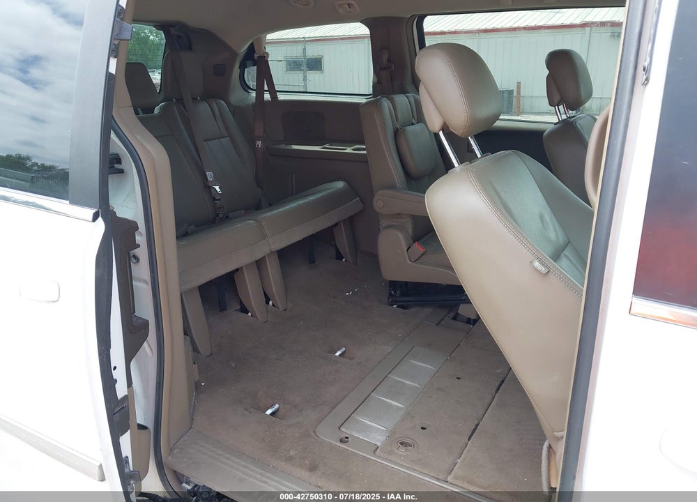 2015 CHRYSLER TOWN & COUNTRY VIN: 2C4RC1BG4FR552517