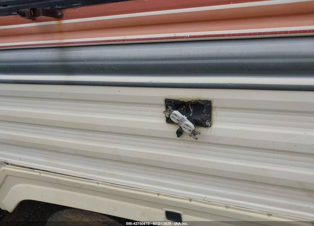 1990 KOMFORT OTHER VIN: 1K43KFJ29L1118313