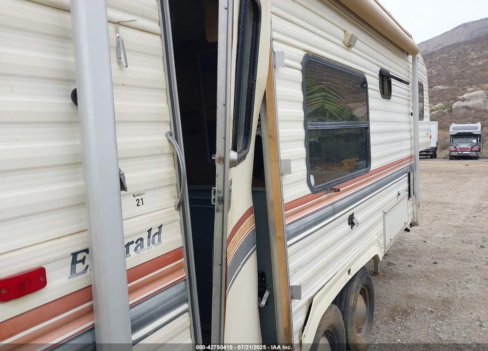 1990 KOMFORT OTHER VIN: 1K43KFJ29L1118313