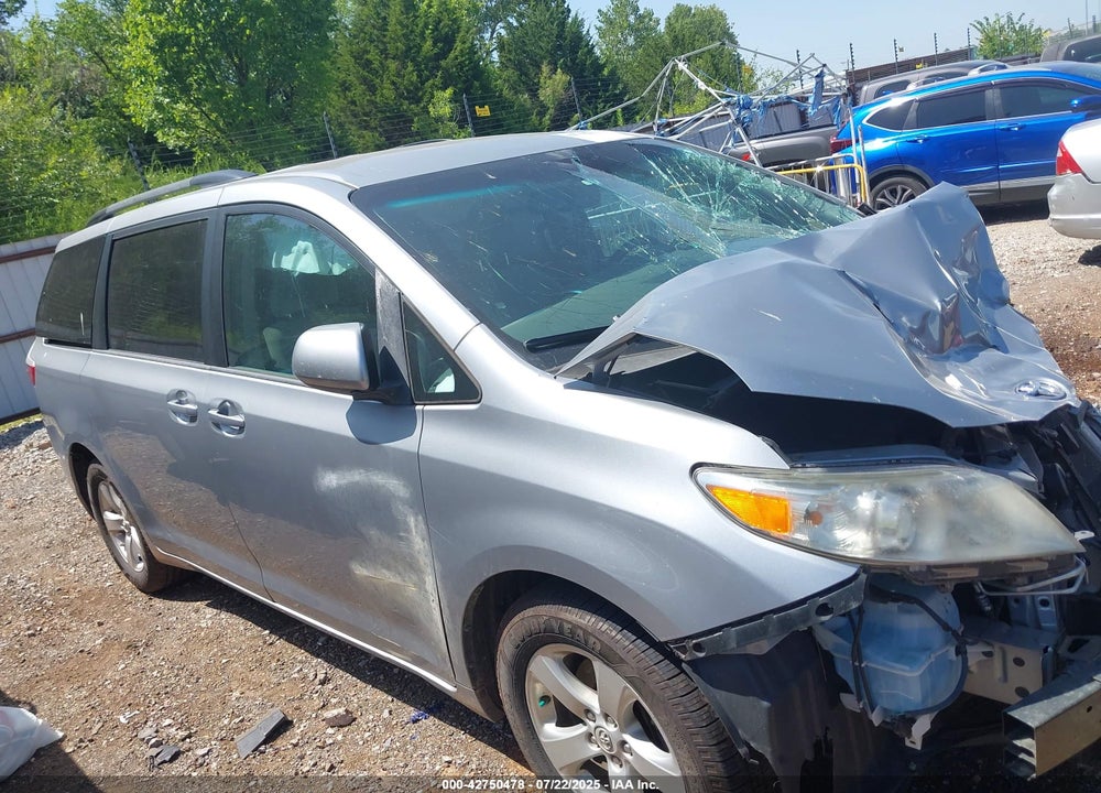 2017 TOYOTA SIENNA LE 8 PASSENGER VIN: 5TDKZ3DC4HS819137