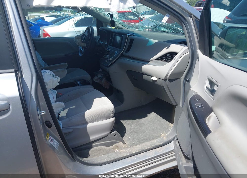2017 TOYOTA SIENNA LE 8 PASSENGER VIN: 5TDKZ3DC4HS819137