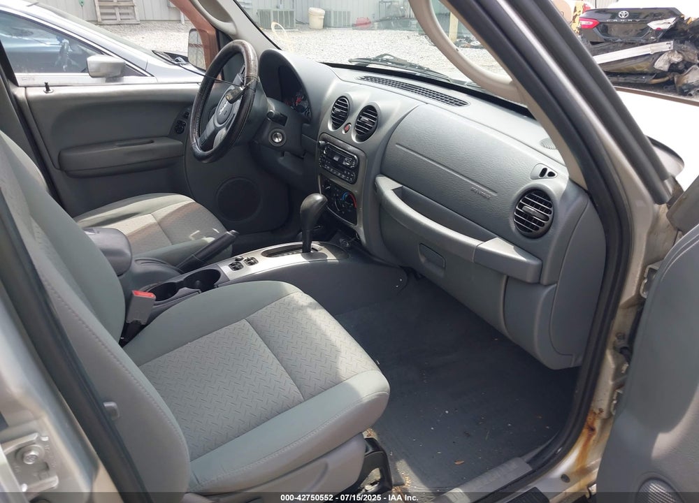 2006 JEEP LIBERTY VIN: 1J4GL38K56W114458