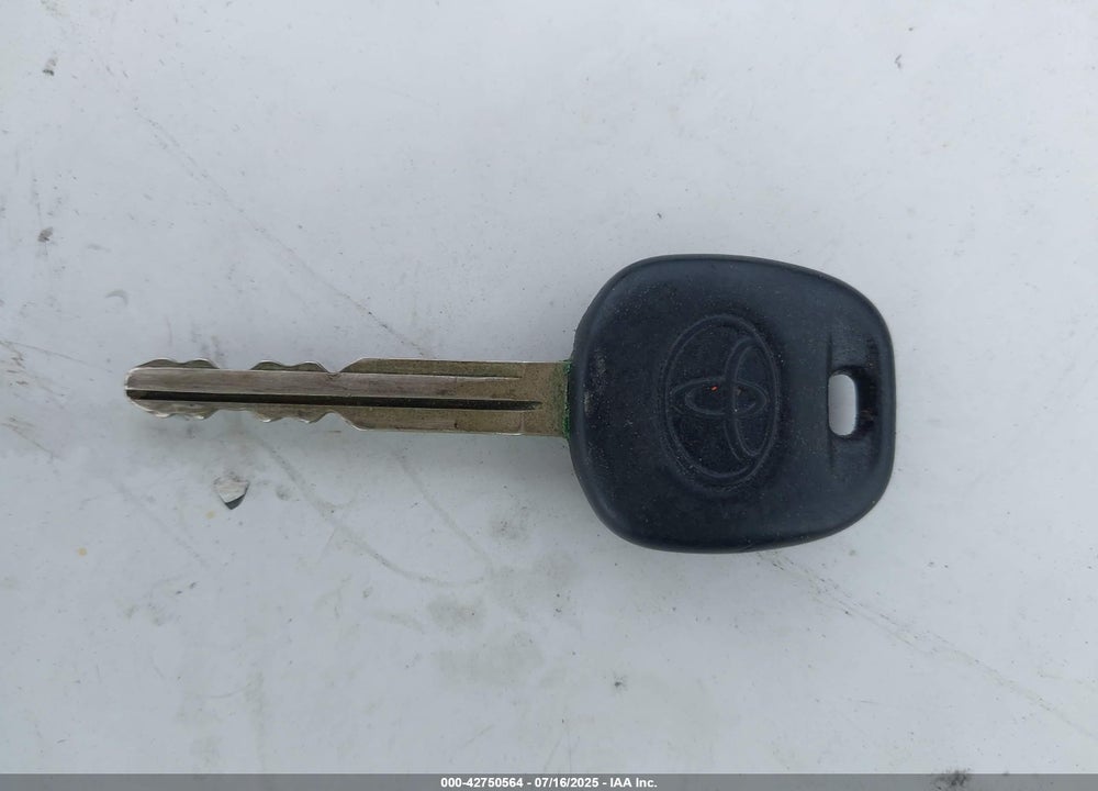 2000 TOYOTA SIENNA XLE VIN: 4T3ZF13C1YU267771