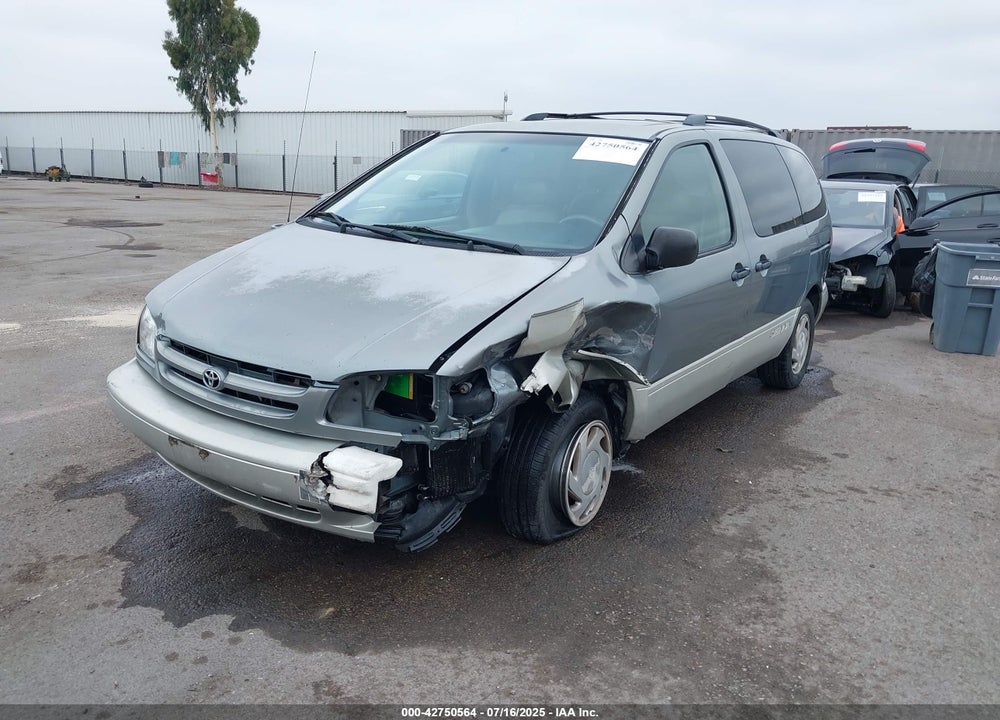 2000 TOYOTA SIENNA XLE VIN: 4T3ZF13C1YU267771