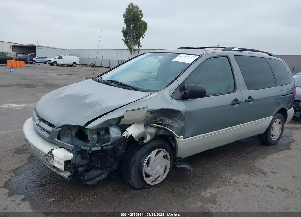 2000 TOYOTA SIENNA XLE VIN: 4T3ZF13C1YU267771