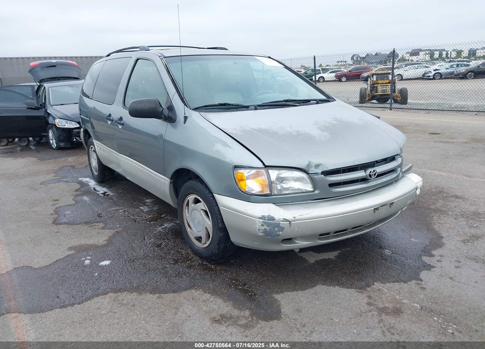 2000 TOYOTA SIENNA XLE VIN: 4T3ZF13C1YU267771