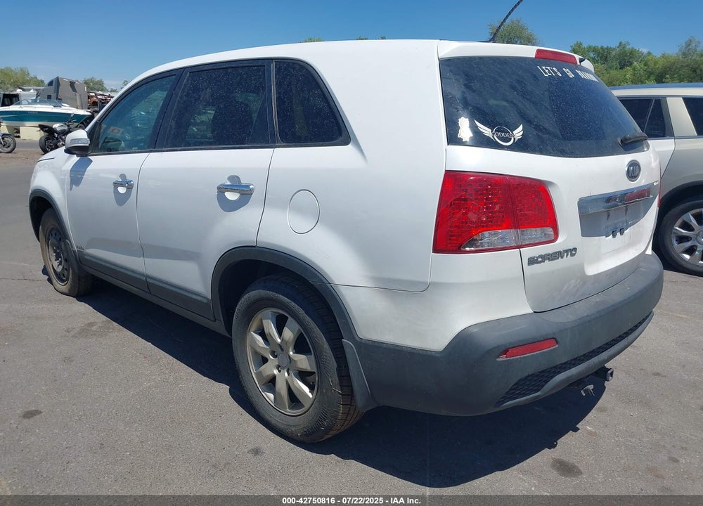 2011 KIA SORENTO LX VIN: 5XYKTCA19BG178687