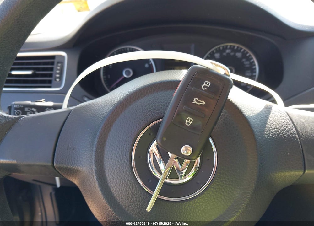 2014 VOLKSWAGEN JETTA VIN: 3VWD17AJ2EM227660