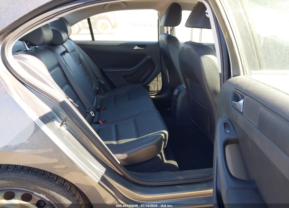 2014 VOLKSWAGEN JETTA VIN: 3VWD17AJ2EM227660